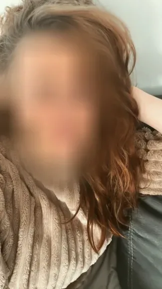 Claudia, 37