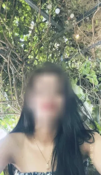 Elif, 24
