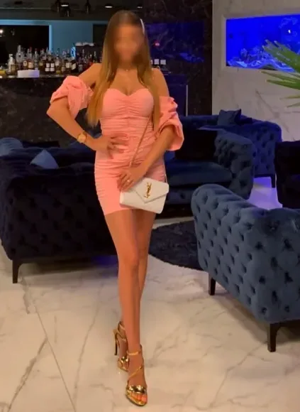 Julia, 25