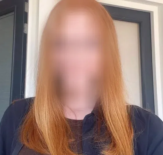 Manuela, 27