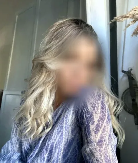 Nicole, 20
