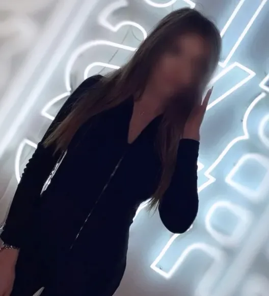 Stefanie, 32