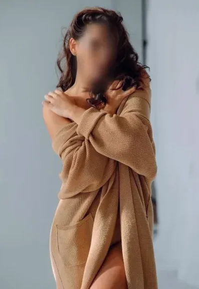 Ela, 35
