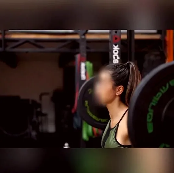 Larissa, 31