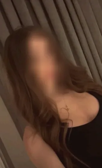 Lilly, 28