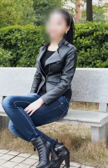 Sandra, 31